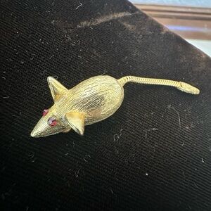 VINTAGE MID CENTURY SCATTER PIN ADORABLE GOLD TONE MOUSE